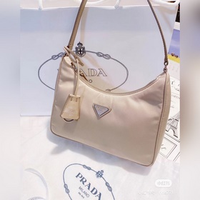 PRADA Модель Hobo： 2005 Кожаная сумка через плечо (подержанная)