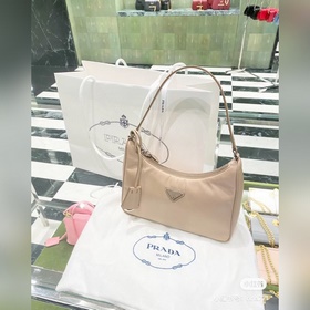 PRADA Модель Hobo： 2005 Кожаная сумка через плечо (подержанная) 