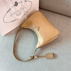 PRADA Модель Hobo： 2005 Кожаная сумка через плечо (подержанная) 