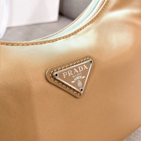 PRADA Модель Hobo： 2005 Кожаная сумка через плечо (подержанная) 
