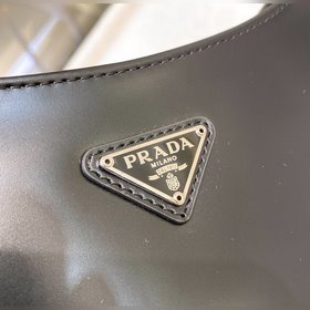 PRADA весенняя новинка： сумка Hobo из гладкой телячьей кожи Сумки