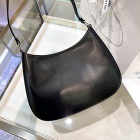 PRADA весенняя новинка： сумка Hobo из гладкой телячьей кожи Сумки