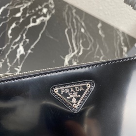 Prada (мини-версия) Новейшая женская сумка под мышку Модель： 1BC1