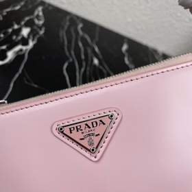 Prada (мини-версия) Новейшая женская сумка под мышку 1BC155 Эта м