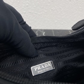 Prada Сумка Hobo с вышивкой Артикул： 1NE515 Вышивка Самая красив