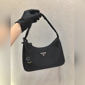 Prada Улучшенная версия сумки Hobo Артикул： 1NE515 Сумка в форме