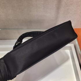 Prada Улучшенная версия сумки Hobo Артикул： 1NE515 Сумка в форме
