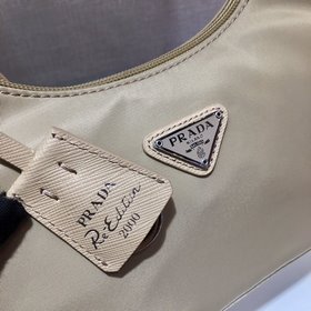 Prada Сумка Hobo обновленная версия Артикул： 1NE515 Сумка в форм