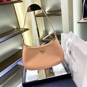 Prada  Новая весенняя модель сумки Hobo из гладкой телячьей кожи
