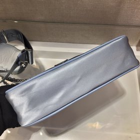 Prada с коробкой, новая модель нейлоновой сумки Hobo от Prada Се