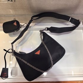 Prada с коробкой, новая модель нейлоновой сумки Hobo от Prada Се