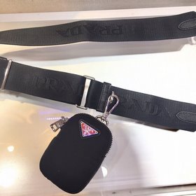 Prada с коробкой, новая модель нейлоновой сумки Hobo от Prada Се