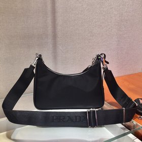 Prada с коробкой, новая модель нейлоновой сумки Hobo от Prada Се