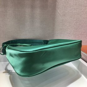Prada  Новый цвет - сумка Hobo, обновленная версия зеленого цвет
