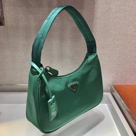 Prada  Новый цвет - сумка Hobo, обновленная версия зеленого цвет