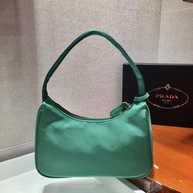 Prada  Новый цвет - сумка Hobo, обновленная версия зеленого цвет