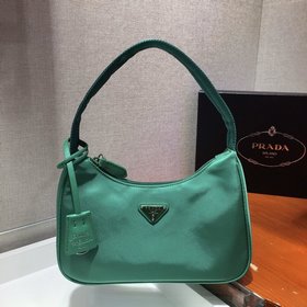 Prada  Новый цвет - сумка Hobo, обновленная версия зеленого цвет