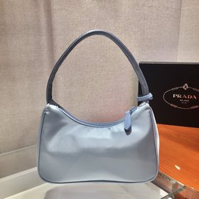 Prada  Новый цвет - сумка Hobo в цвете «туманный лавандовый» Арт