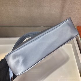 Prada  Новый цвет - сумка Hobo в цвете «туманный лавандовый» Арт