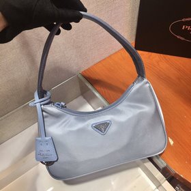 Prada  Новый цвет - сумка Hobo в цвете «туманный лавандовый» Арт