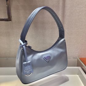 Prada  Новый цвет - сумка Hobo в цвете «туманный лавандовый» Арт