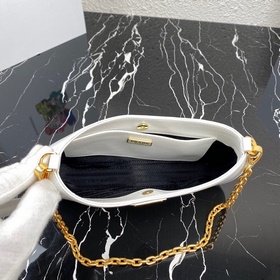PRADA Подержанная сумка под мышку, полностью из кожи, гладкая, н