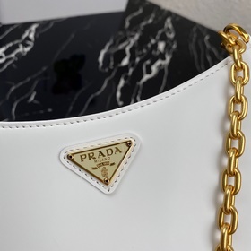 PRADA Подержанная сумка под мышку, полностью из кожи, гладкая, н