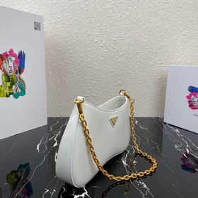 PRADA Подержанная сумка под мышку, полностью из кожи, гладкая, н