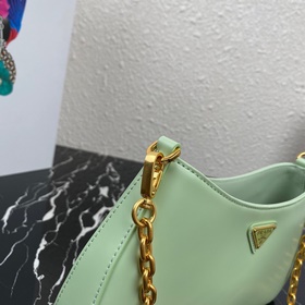 PRADA Новая модель сумки под мышку, артикул： 1BC148, подержанная 