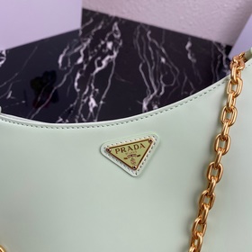 PRADA Новая модель сумки под мышку, артикул： 1BC148, подержанная 
