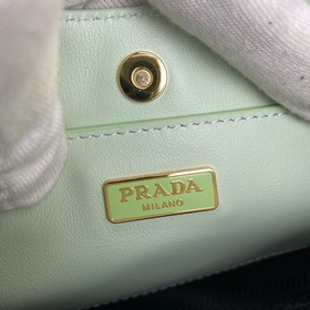 PRADA Новая модель сумки под мышку, артикул： 1BC148, подержанная 