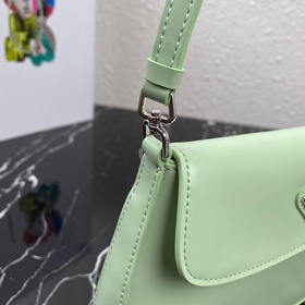 PRADA Новейшая женская сумка под мышку Модель： 1BD311 Изготовлен