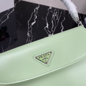PRADA Новейшая женская сумка под мышку Модель： 1BD311 Изготовлен