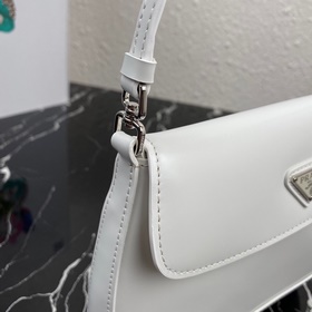 PRADA Новейшая модель женской сумки под мышку, артикул： 1BD311 Из