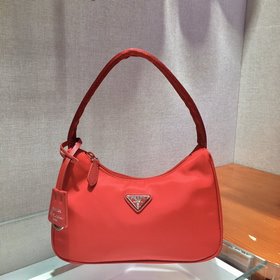 Prada Новый цвет - обновленная версия сумки Hobo Артикул： 1NE515