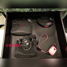 Prada Новый цвет - обновленная версия сумки Hobo Артикул： 1NE51