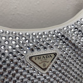 Prada Сверкающая сумка Hobo под мышку Новый номер модели： 1NE515