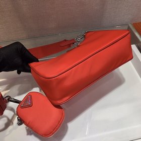 Prada с коробкой Новая модель нейлоновой сумки Hobo для ношения
