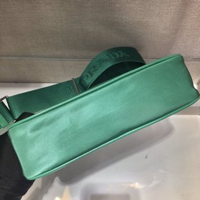 Prada с коробкой Новая модель нейлоновой сумки Hobo для ношения 
