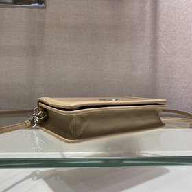 Prada Новинка ранней осени Артикул： 1BP0 Сумка через плечо, кото