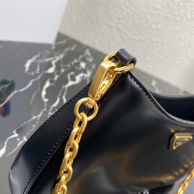 Новая модель сумки Prada под мышкой, артикул： 1BC148, подержанная