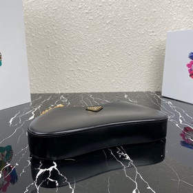Новая модель сумки Prada под мышкой, артикул： 1BC148, подержанная