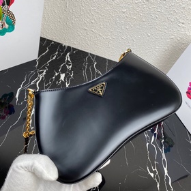 Новая модель сумки Prada под мышкой, артикул： 1BC148, подержанная