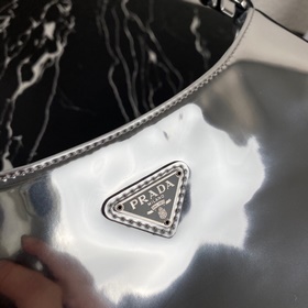 Новейшая женская сумка Prada под мышку, модель № 1BC499 Изготовле