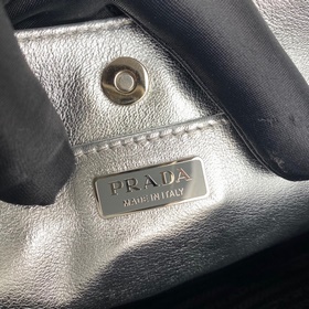 Новейшая женская сумка Prada под мышку, модель № 1BC499 Изготовле