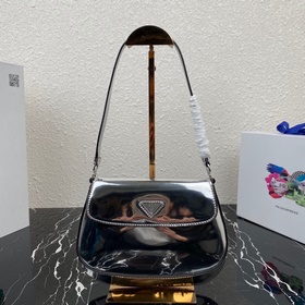 Новейшая женская сумка Prada под мышку, модель： 1BD311 Изготовлен