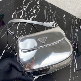Новейшая женская сумка Prada под мышку, модель： 1BD311 Изготовлен