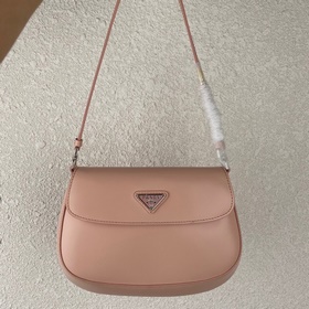 Новейшая женская сумка Prada под мышку, модель： 1BD311 Изготовлен
