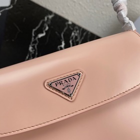 Новейшая женская сумка Prada под мышку, модель： 1BD311 Изготовлен