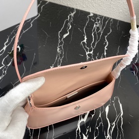 Новейшая женская сумка Prada под мышку, модель： 1BD311 Изготовлен